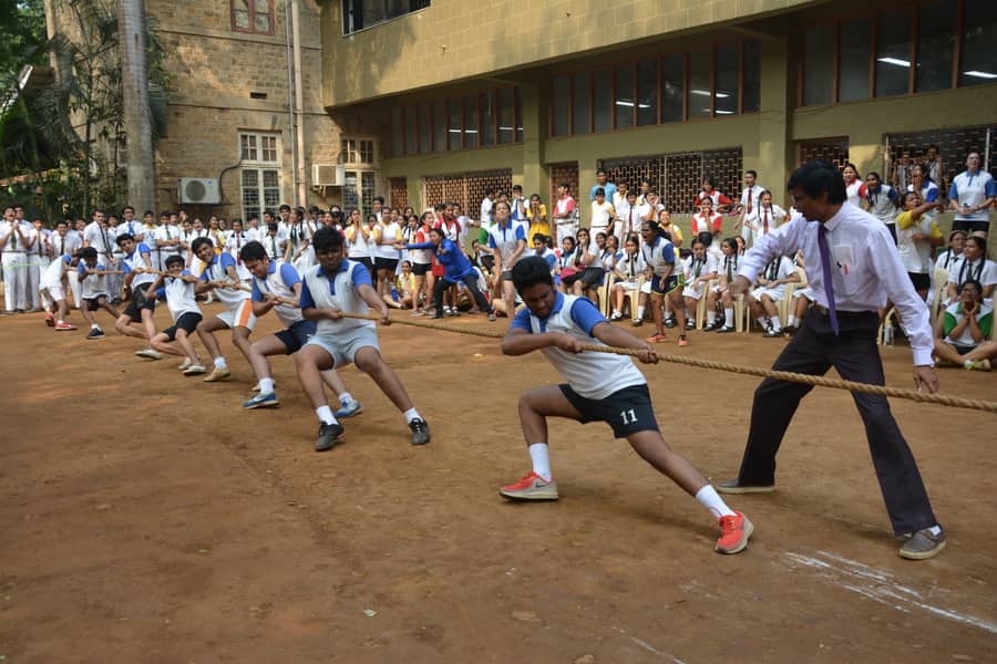 Tug of War for Students and Staff. – Events | Christ Church School